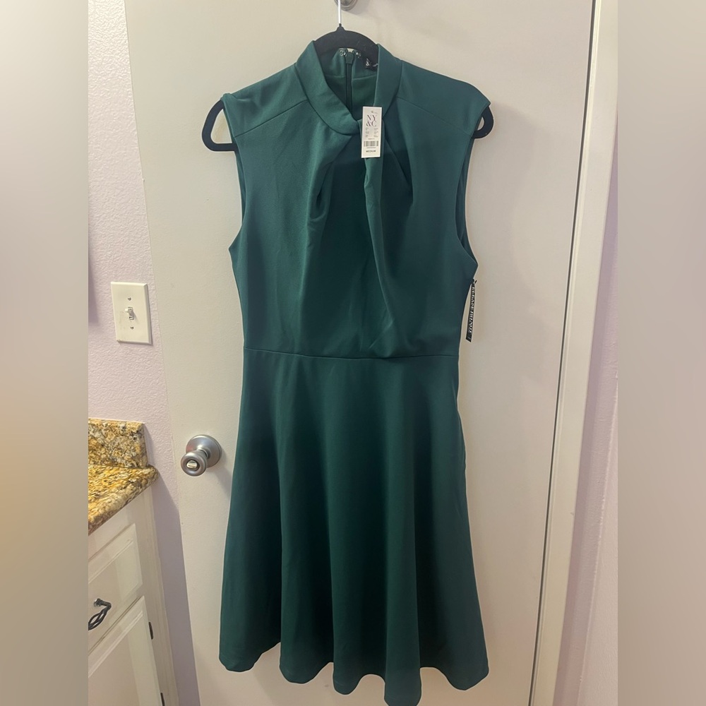 New York & Company GREEN Midi Dress NWT Size M/ PTP 19-22/L 43 with/pockets!